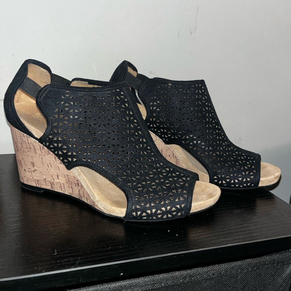 Life Stride Black and Tan Wedge Sandals EUC